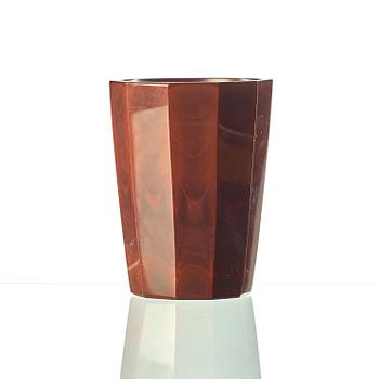 VAS/BÄGARE, brun marmoriserad glasmassa. ''Tschirnhausenglas'', Böhmen, 1800-talets första hälft.