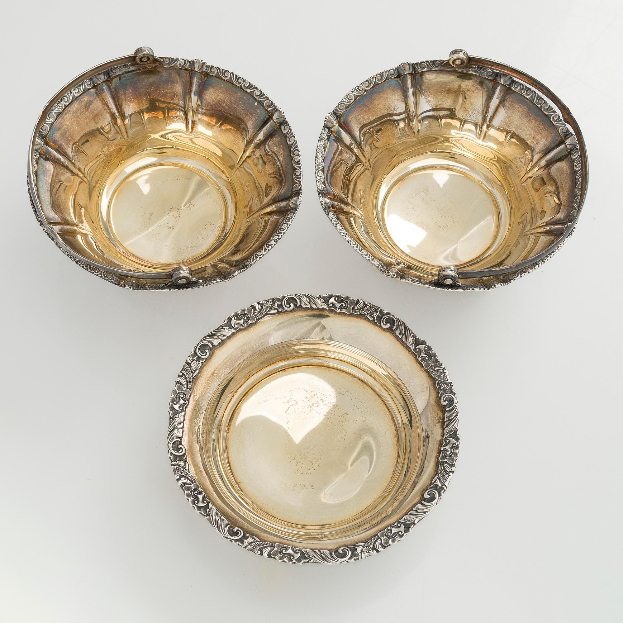 Maljoja, 3 kpl., hopeaa, Suomen Kultaseppä oy, Turku 1951 ja 1954.