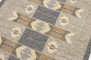 Ingegerd Silow, rug, flat weave, signed IS, approx. 200 x 134 cm.