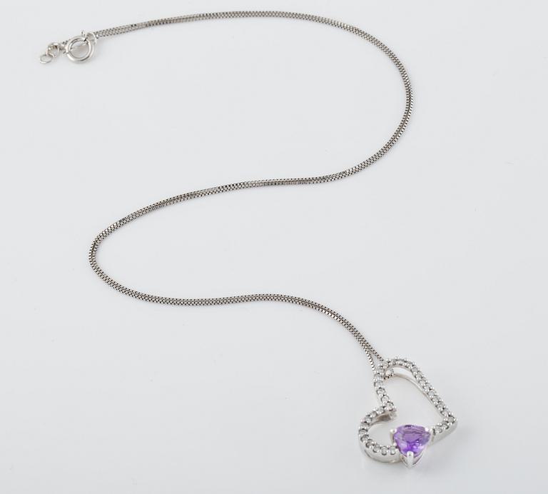 HÄNGE, 14K vitguld med briljantslipade diamanter samt fasettslipad ametist. Vikt 2,9 gram.