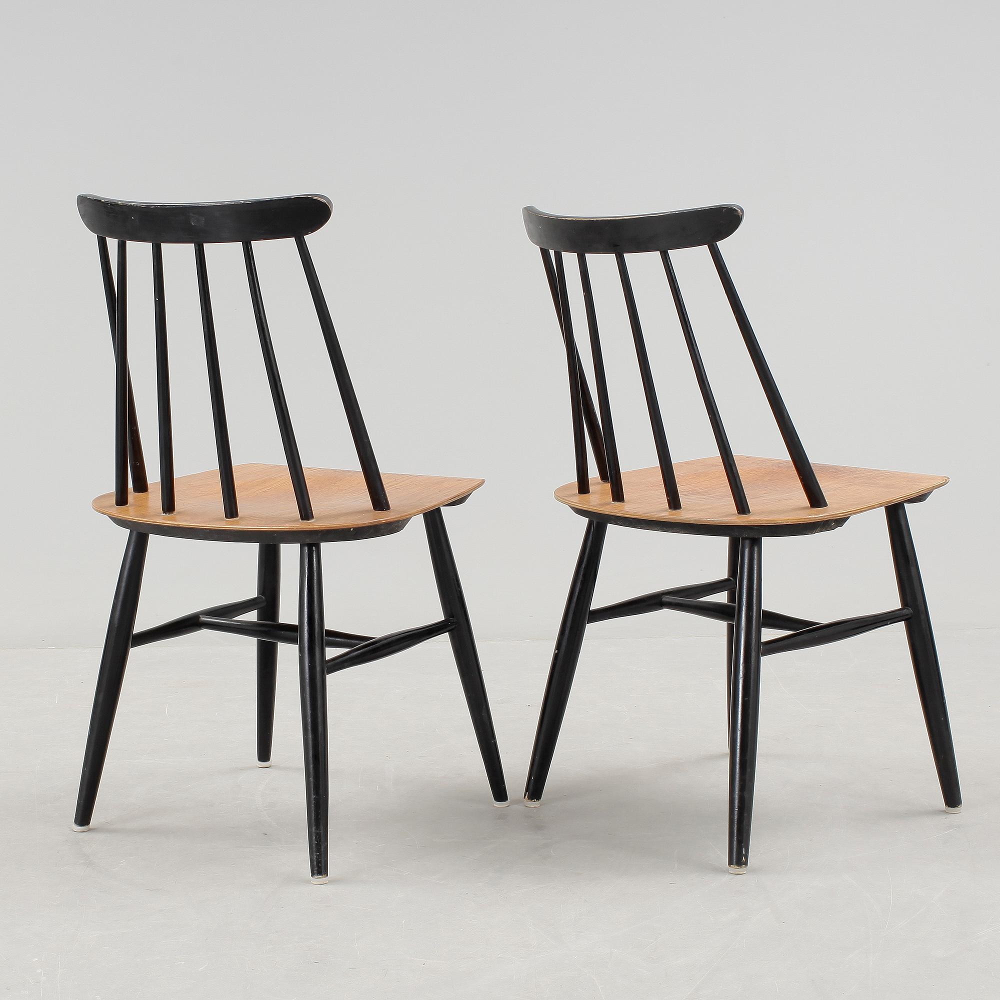 STOLAR, 2 st. "Fanett". Ilmari Tapiovaara, Edsbyverken. Modellen formgiven 1949.