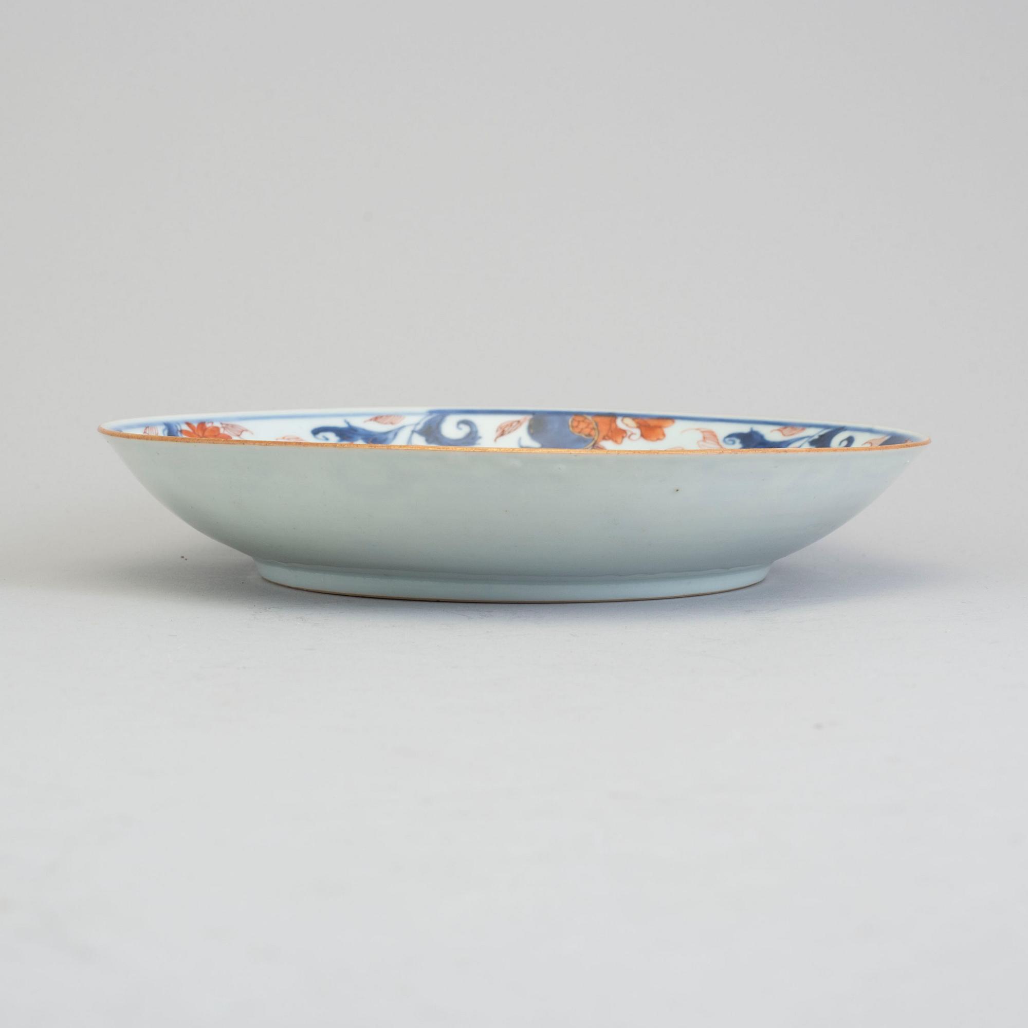 An Imari export porcelain dish, Qing dynasty, Qianlong (1736-95).
