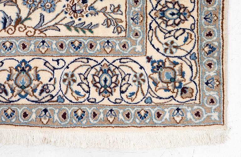 Matta, Nain, Ca 300 x 200 cm.