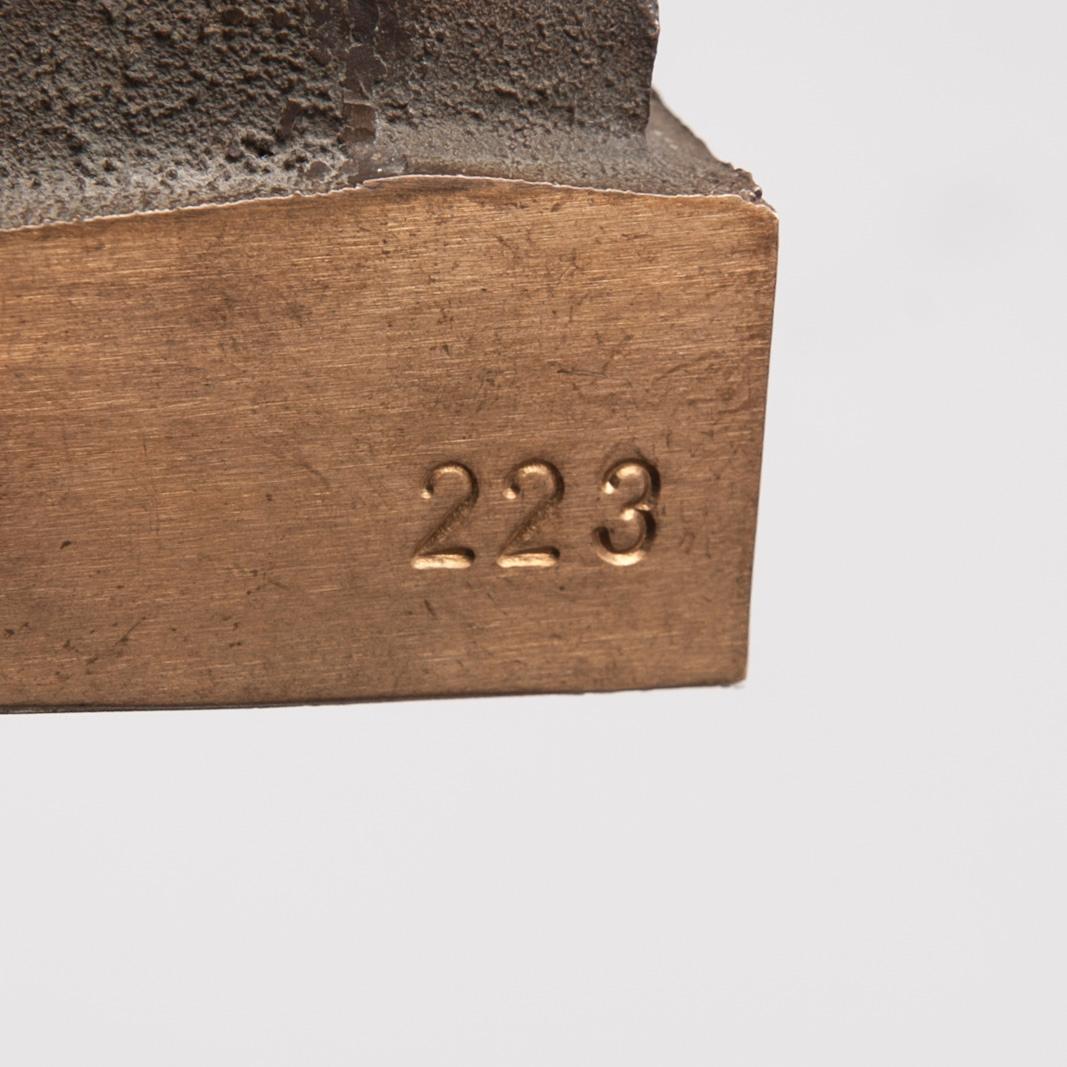 MINIATYRSKULPTUR, brons, signerad RÄ, daterad -68 och numrerad 223.