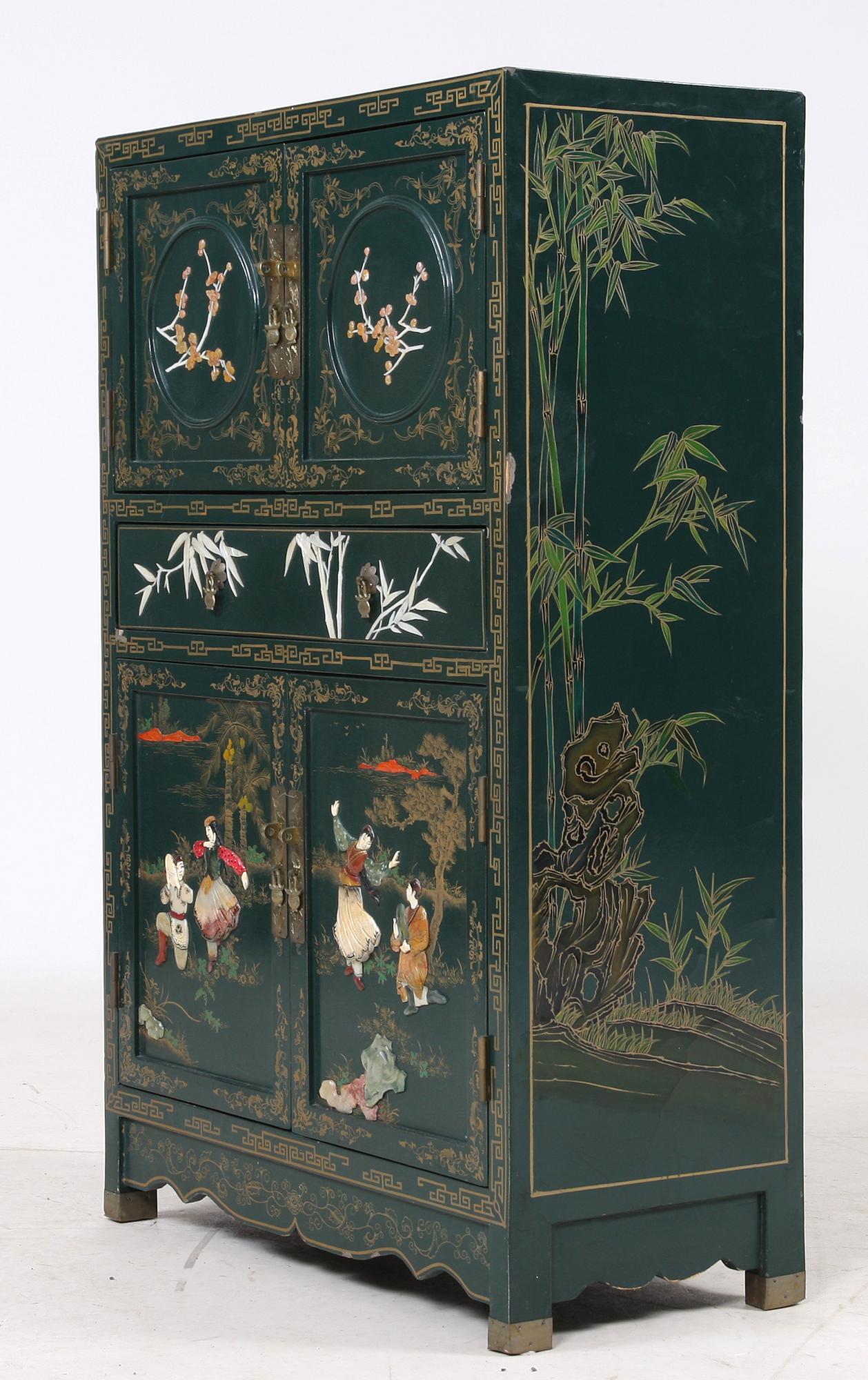 SKÅP, orientalisk, 1900/2000-tal.