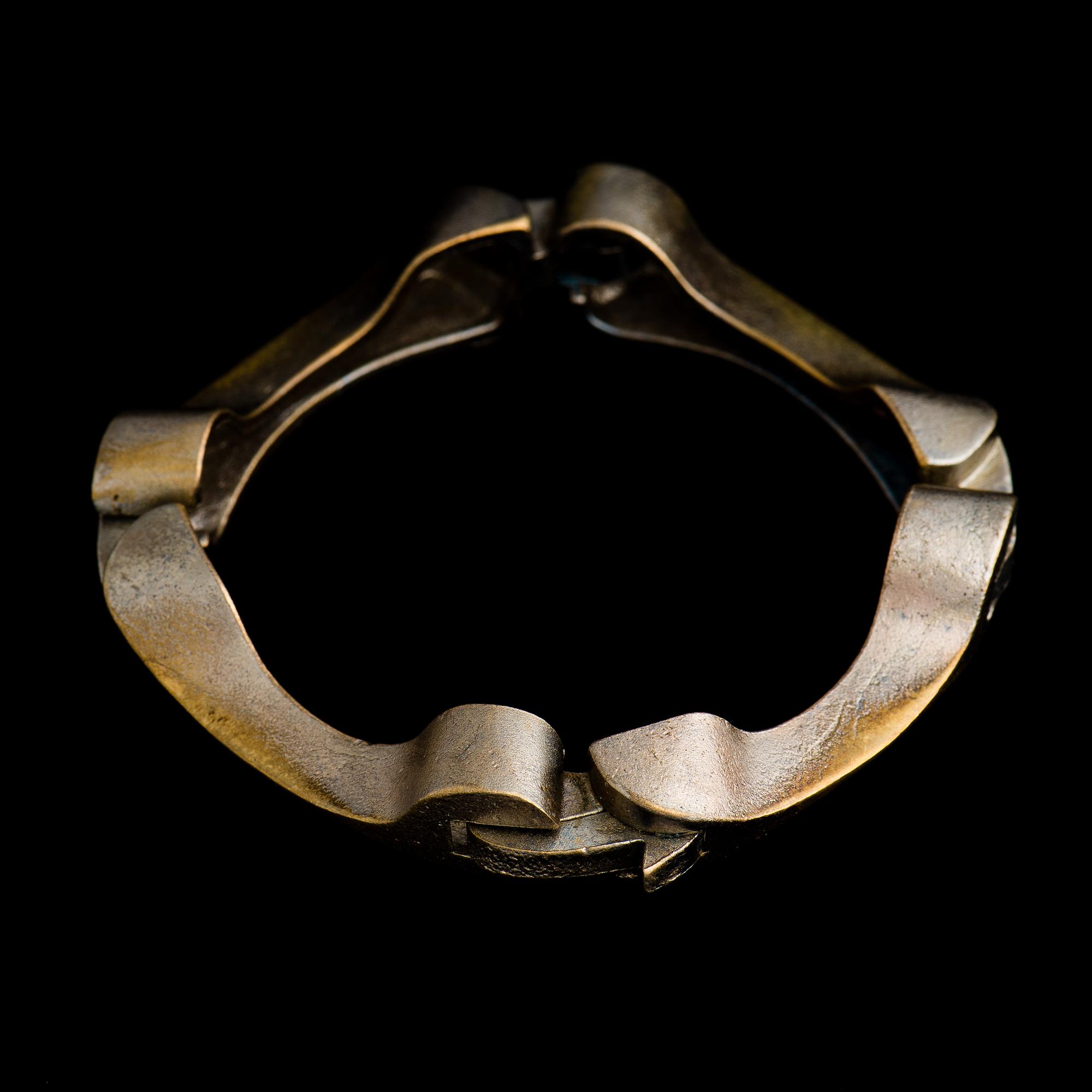 BJÖRN WECKSTRÖM, A BRACELET Mauser, fire bronze, Lapponia.