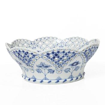 Royal Copenhagen, a 'Musselmalet' / 'Blue Fluted' porcelain bowl, Denmark.