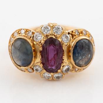 Ring, Evert Lindberg, 18K gold, set with star sapphires and rubies, as well as brilliant-cut and octagonal-cut diamonds.