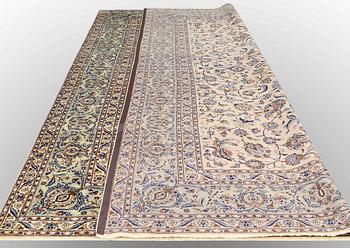 A carpet, Kashan, ca 474 x 320 cm.