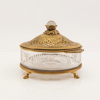 Bowl with lid Empire style around 1900.