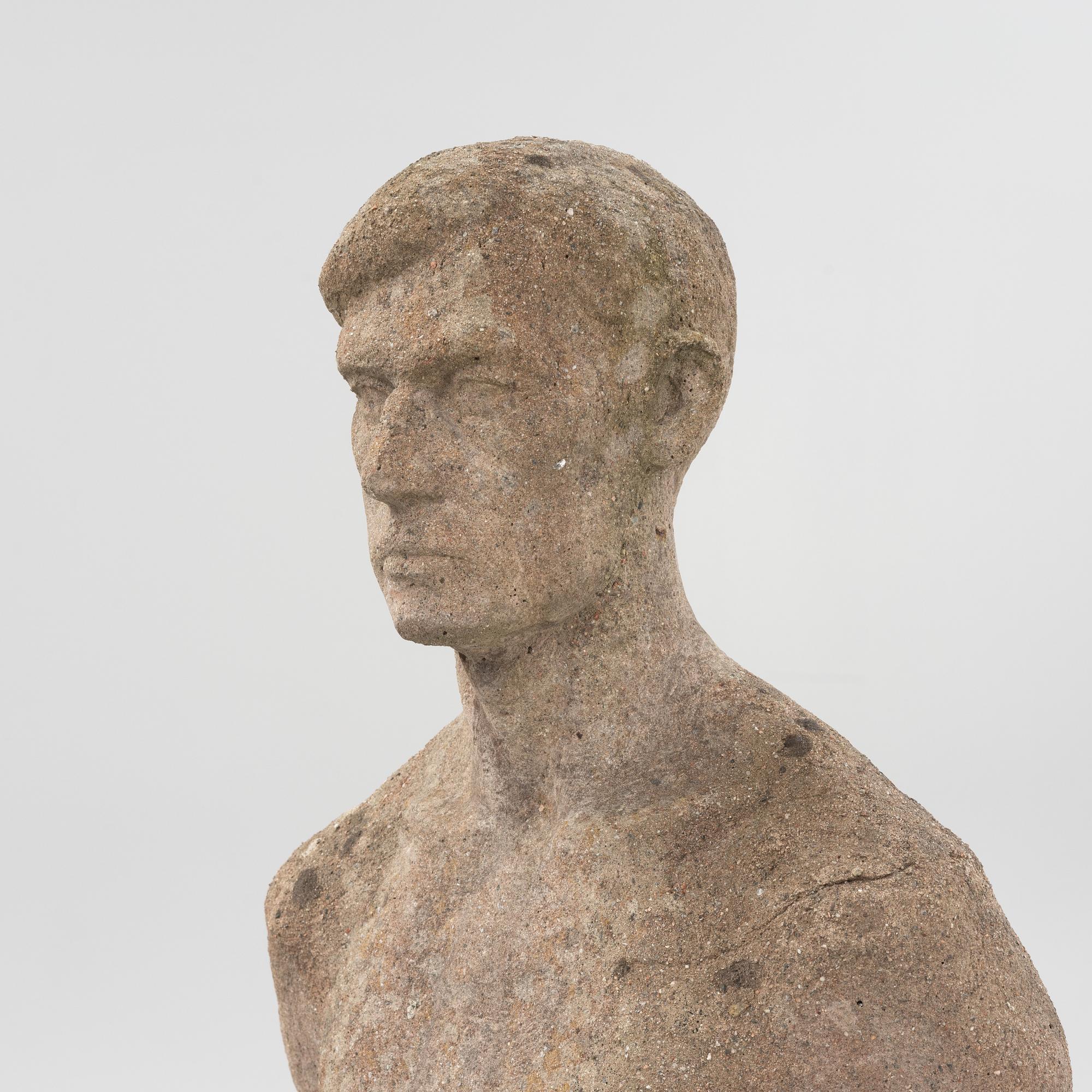 Skulptur, stenmassa, otydligt signerad och daterad.