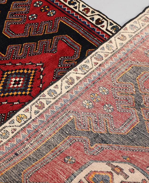 A semi-antique runner carpet, 295 x 100 cm.