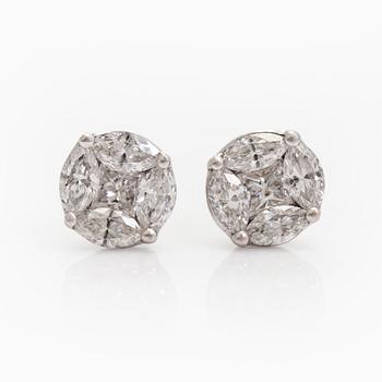 Örhängen, prinsess- och markisslipade diamanter, 18K vitguld.