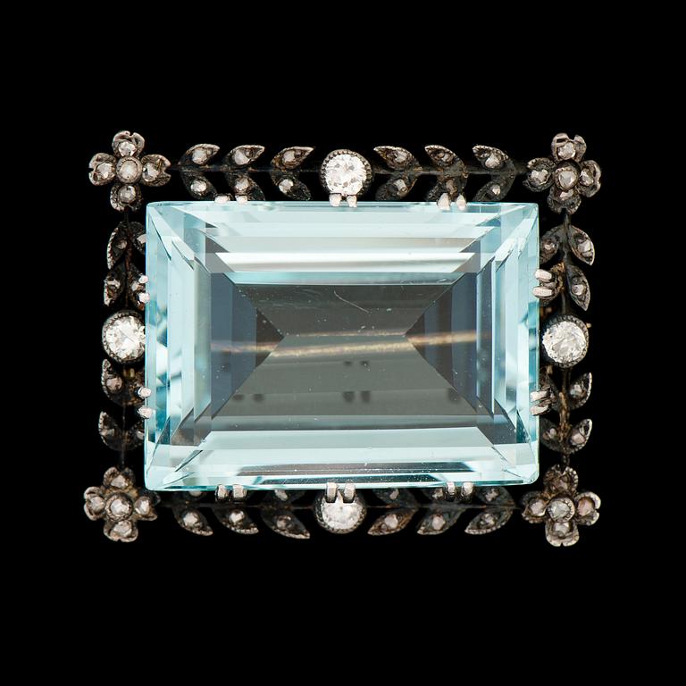 A BROOCH, facetted aquamarine, old and rose cut diamonds, 14K gold, silver.