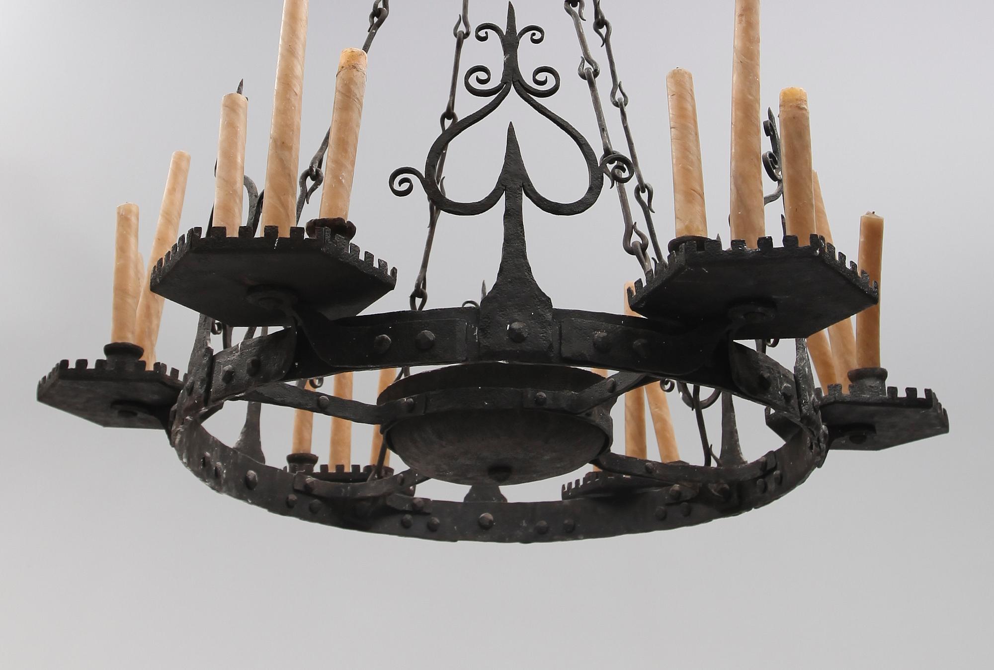SLOTTSTAKKRONA, 1700-/1800-tal, från Chateaux de Deulin. Diameter 128 cm.