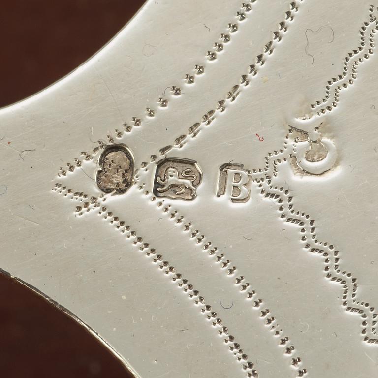 BORDSURTOUT för sju flaskor, otydlig mästarstämpel, London 1797.