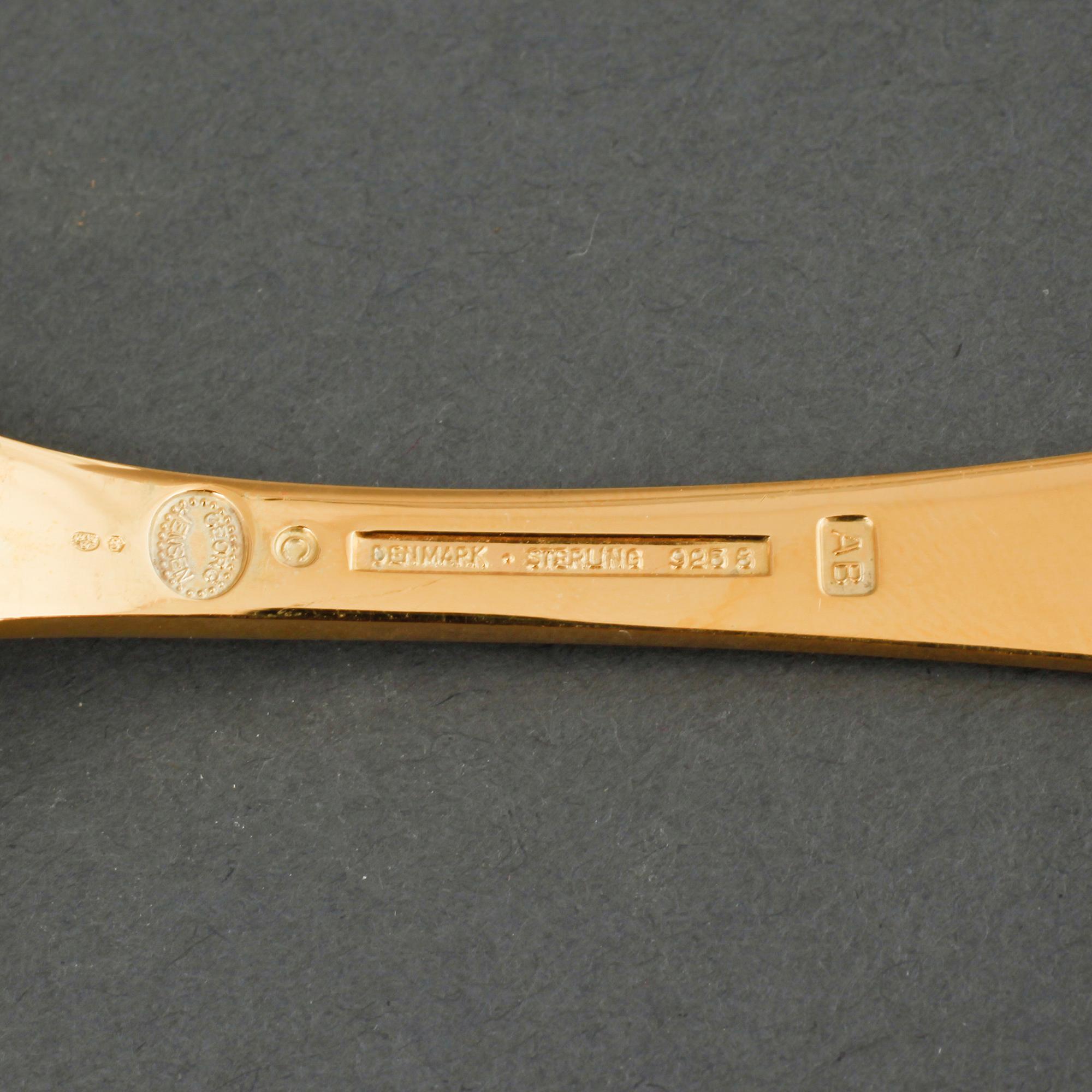 GEORG JENSEN, årsskedar, 19 st, förgyllt silver, samt årssked och gaffel, A. Michelsen, förgyllt silver, 1970-/80-tal.