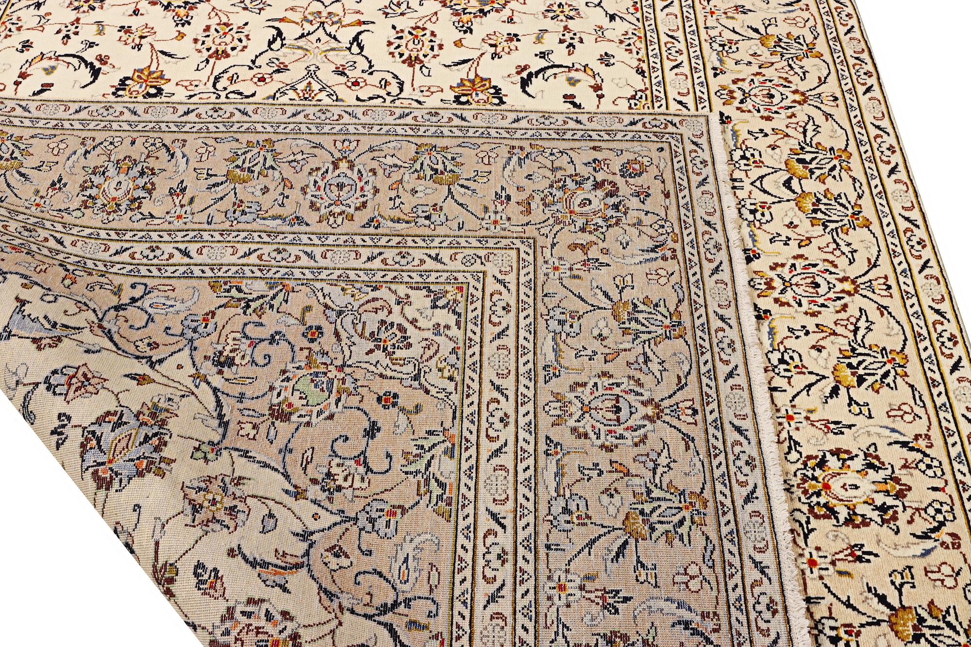 A Kashan carpet, a. 292 x 195 cm.