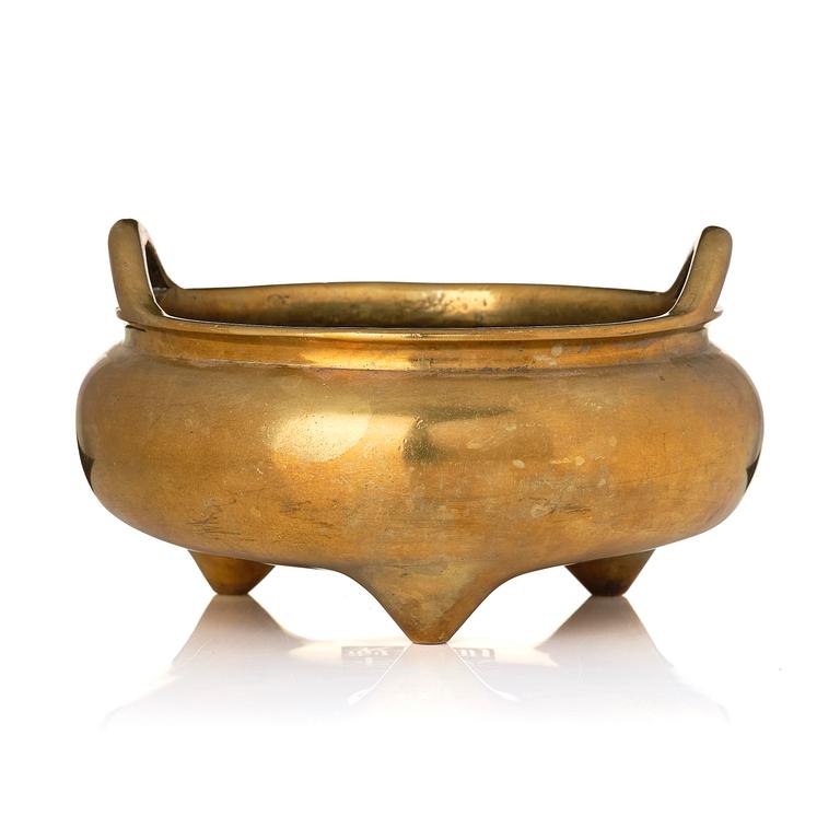 A tripod bronze censer, late Ming dynasty/early Qing dynasty.