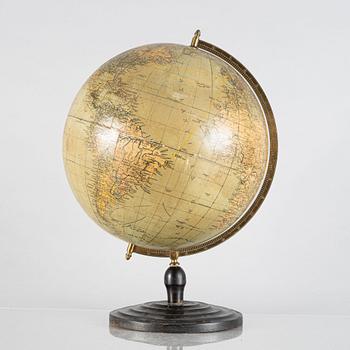 A globe, 'Prof. d:r Krause's Nya Handels- och Samfärdsglob', first half of the 20th Century.