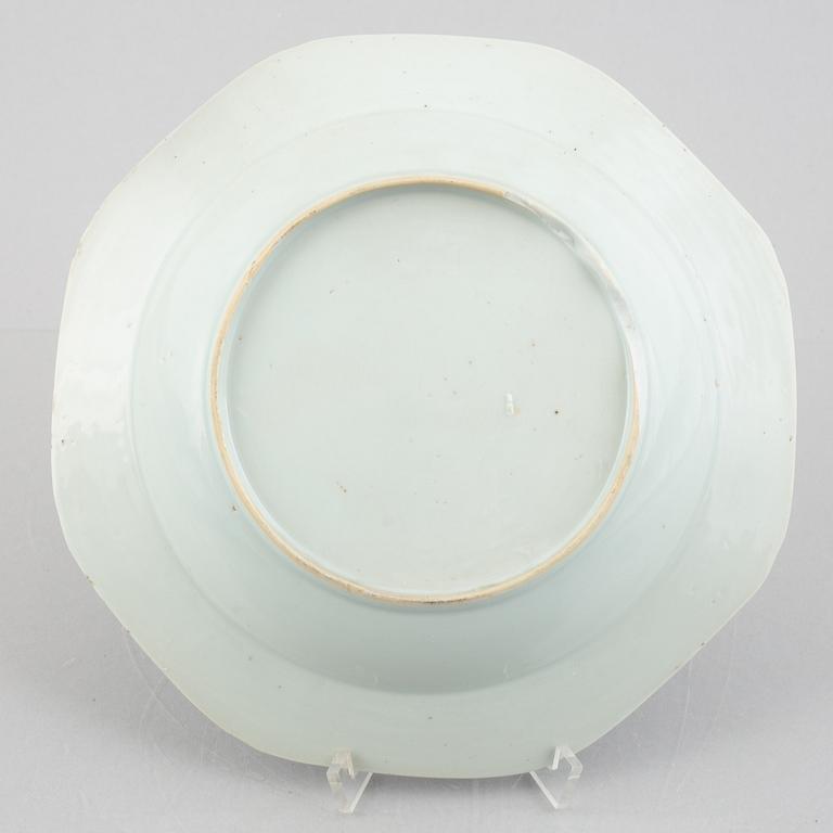 Five pieces of blue and white Chinese porcelain, Qing dynasty, 18th-19th century.