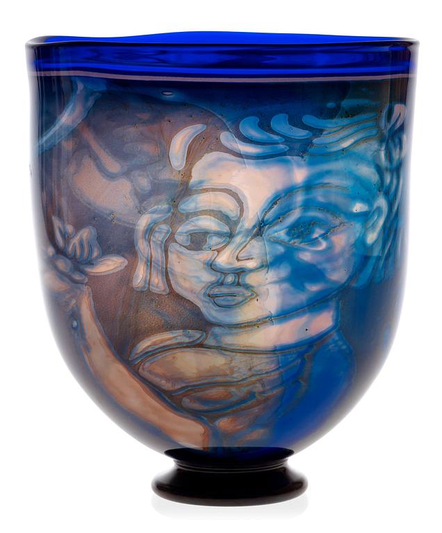 An Eva Englund 'Graal' glass vase, Orrefors 1988.