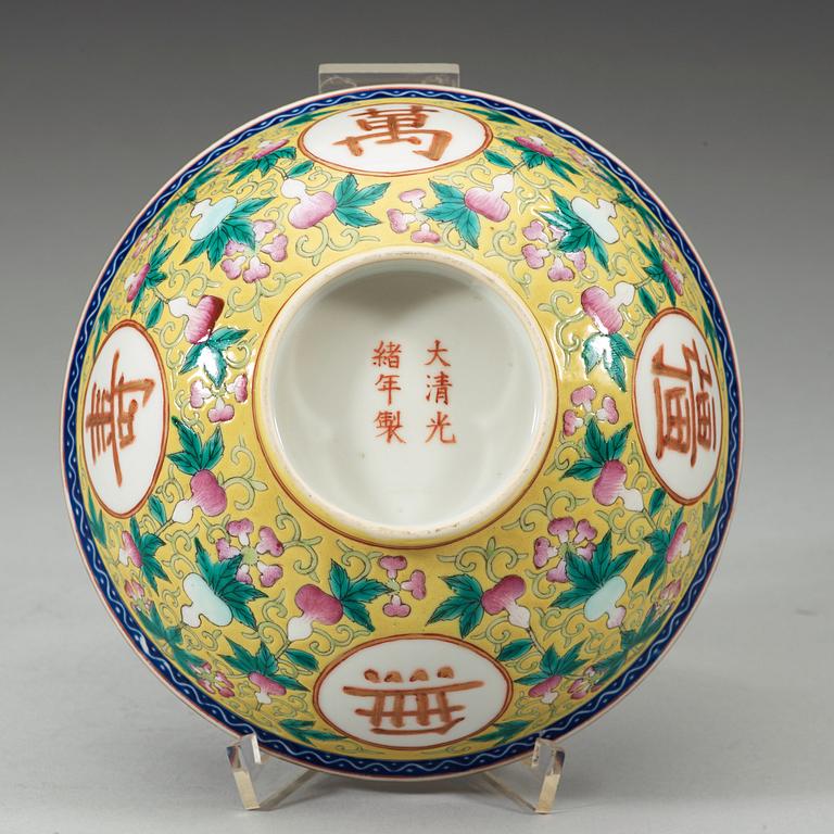 SKÅl, porslin. Qingdynastin, Guangxu sex karaktärers märke och period (1875-1908).
