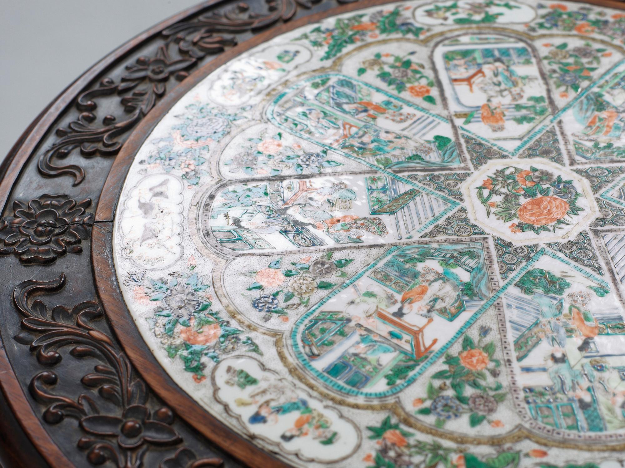 A hardwood and porcelain plaquette in famille verte  table, Qing dynasty 19th century.