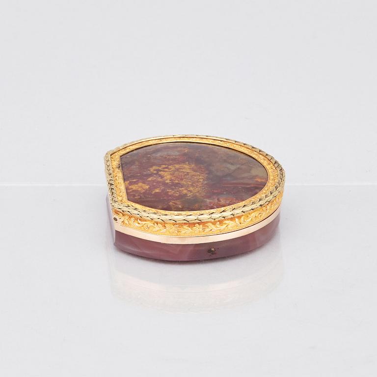 An 19th century agate and gold box, possibly French.