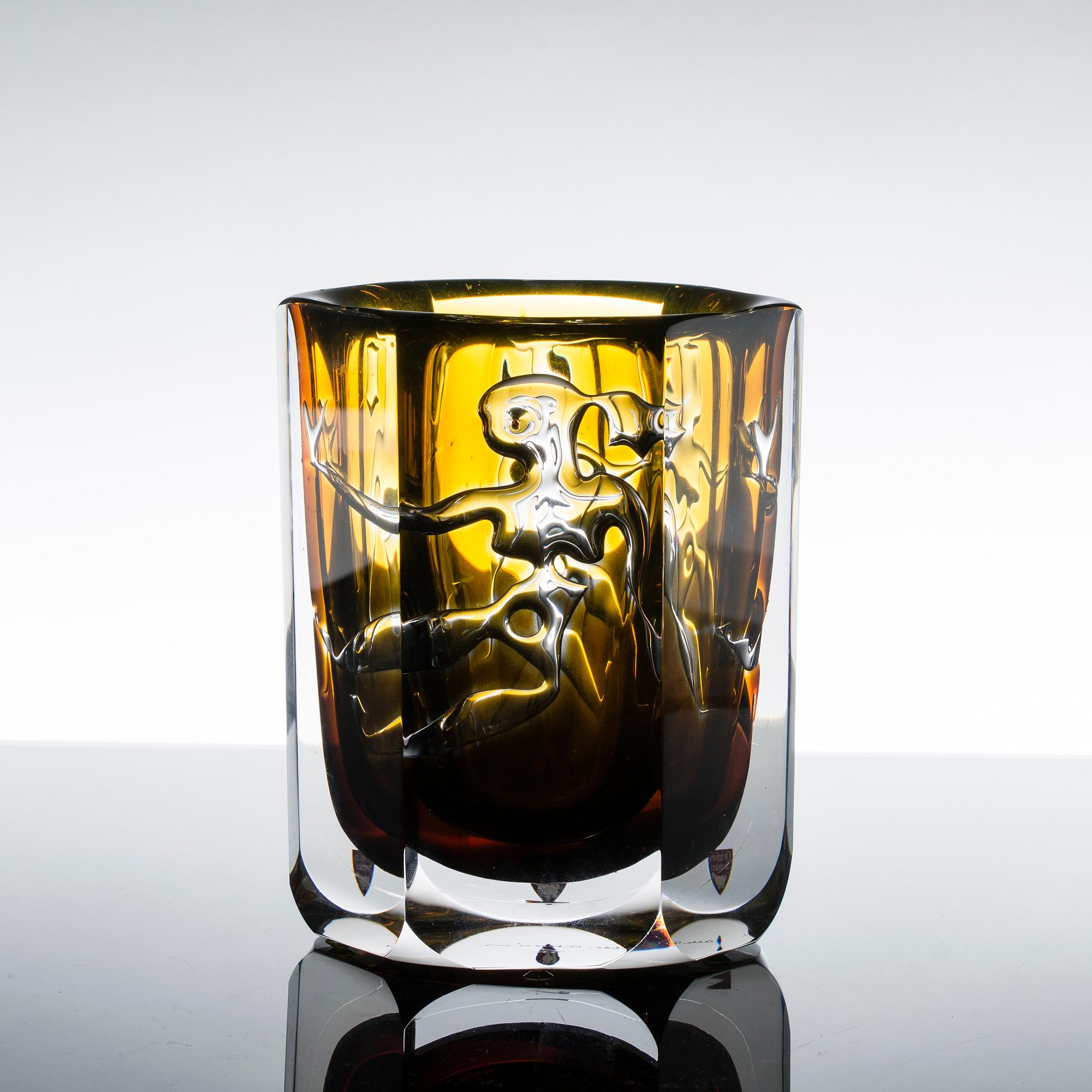 AN OLLE ALBERIUS ARIEL VASE, ORREFORS GALLERY -88.