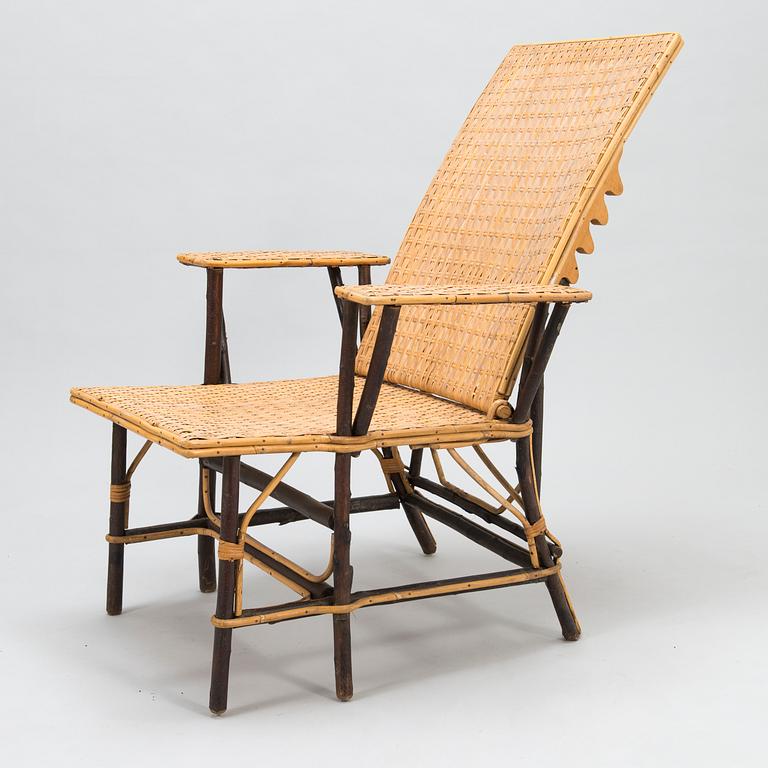 An early 20th century rattan lounge chair/sun chair.