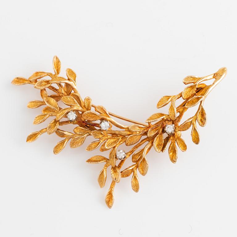 Gold and brilliant cut diamond flower brooch/pendant.