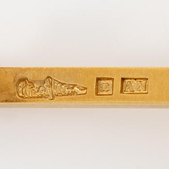 Wiwen Nilsson, a brooch, 18K gold with a cabochon-cut moonstone, Lund 1967.