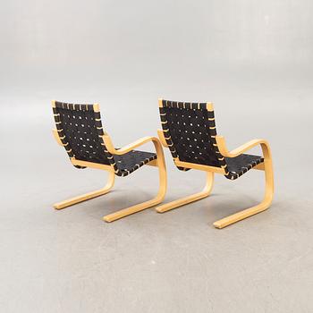 Alvar Aalto, fåtöljer ett par, modell 406, Artek, formgiven 1939.