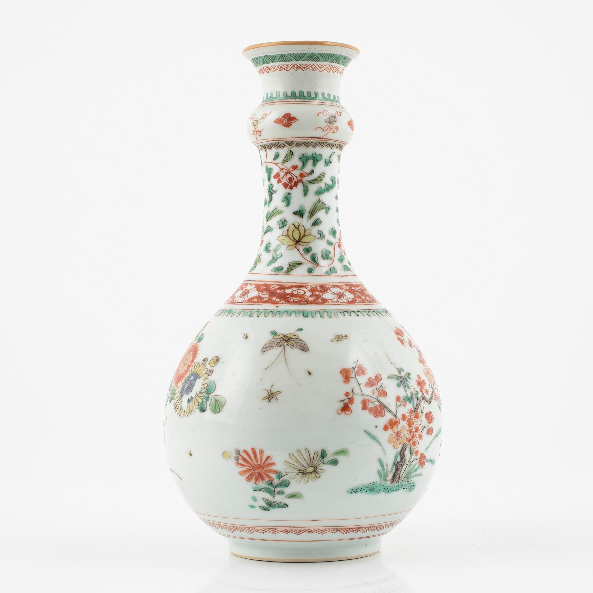 Vas, porslin. Qingdynastin, Kangxi (1662-1722
).
