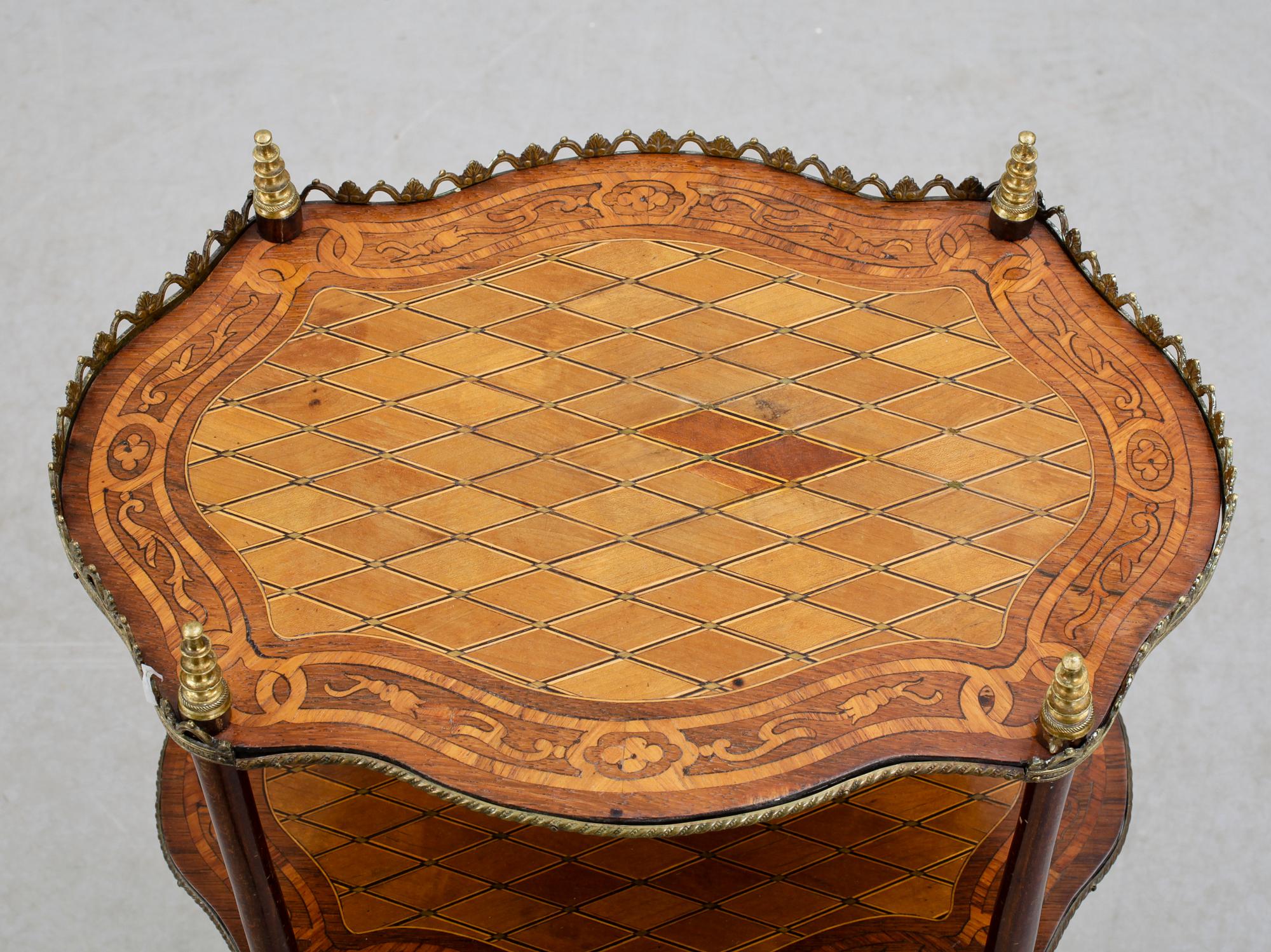 ÉTAGÈRE, Louis XVI-stil, sent 1800-tal.