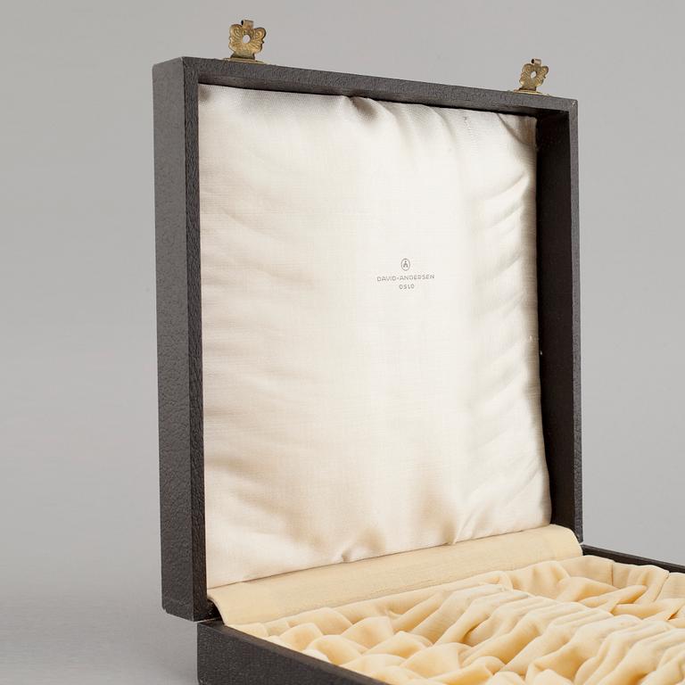 36 pieces of silver cutlery by David Andersen in Oslo, 20th century.