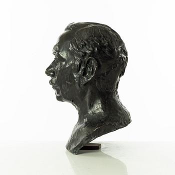 Gudmar Olovson, sculpture. Signed. Numbered. Foundry mark. Bronze, height 36 cm, length 24 cm.