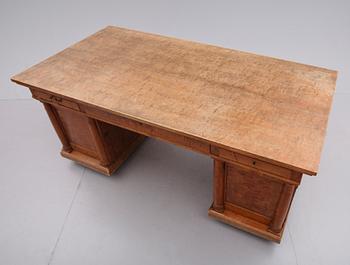 HURTSSKRIVBORD, Karl Johanstil, 1900-talets början.