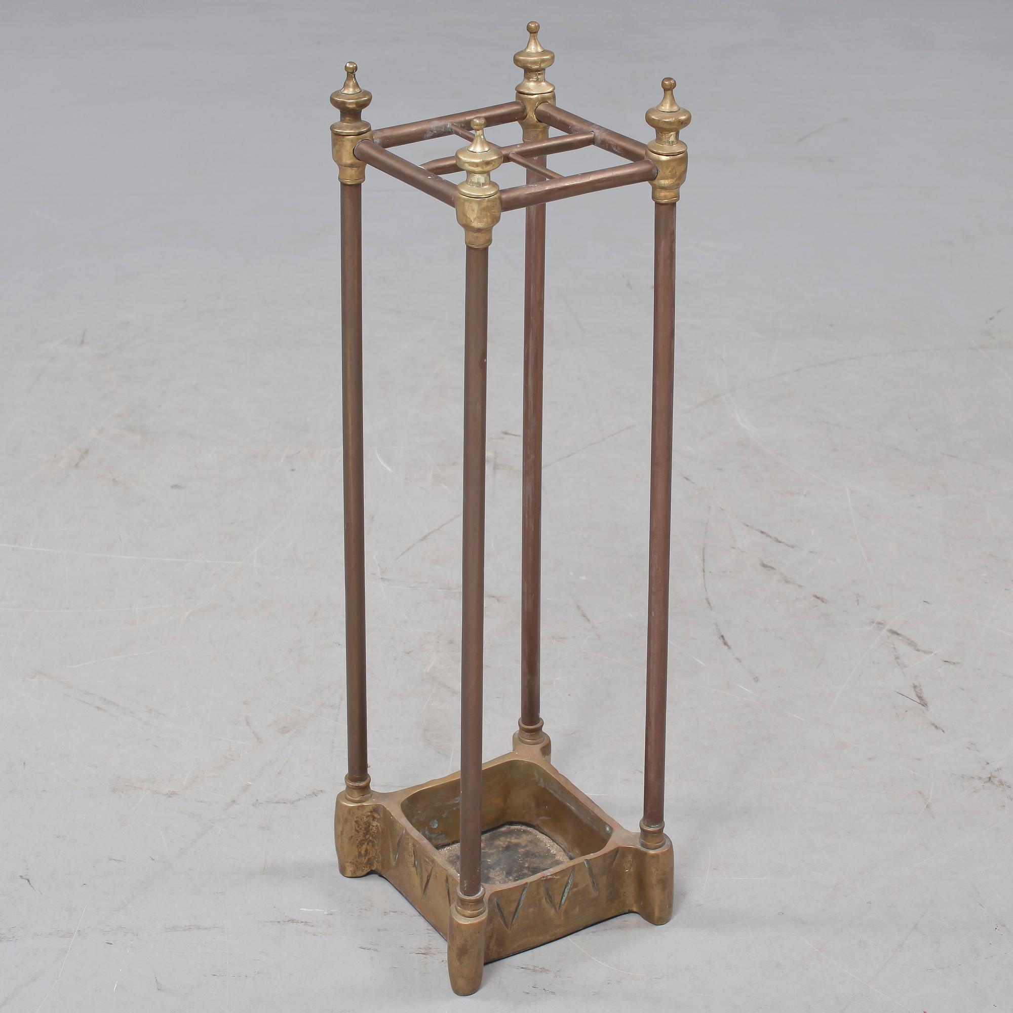 PARAPLYSTÄLL, 1900-talets första hälft.