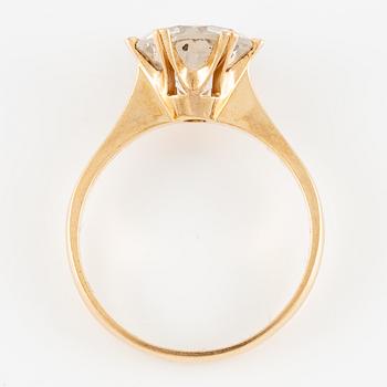 Ring 18K gold with a round brilliant-cut diamond.