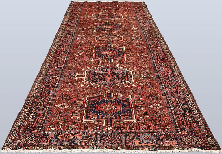A semi-antique Garadje runner, approx. 425 x 148 cm.