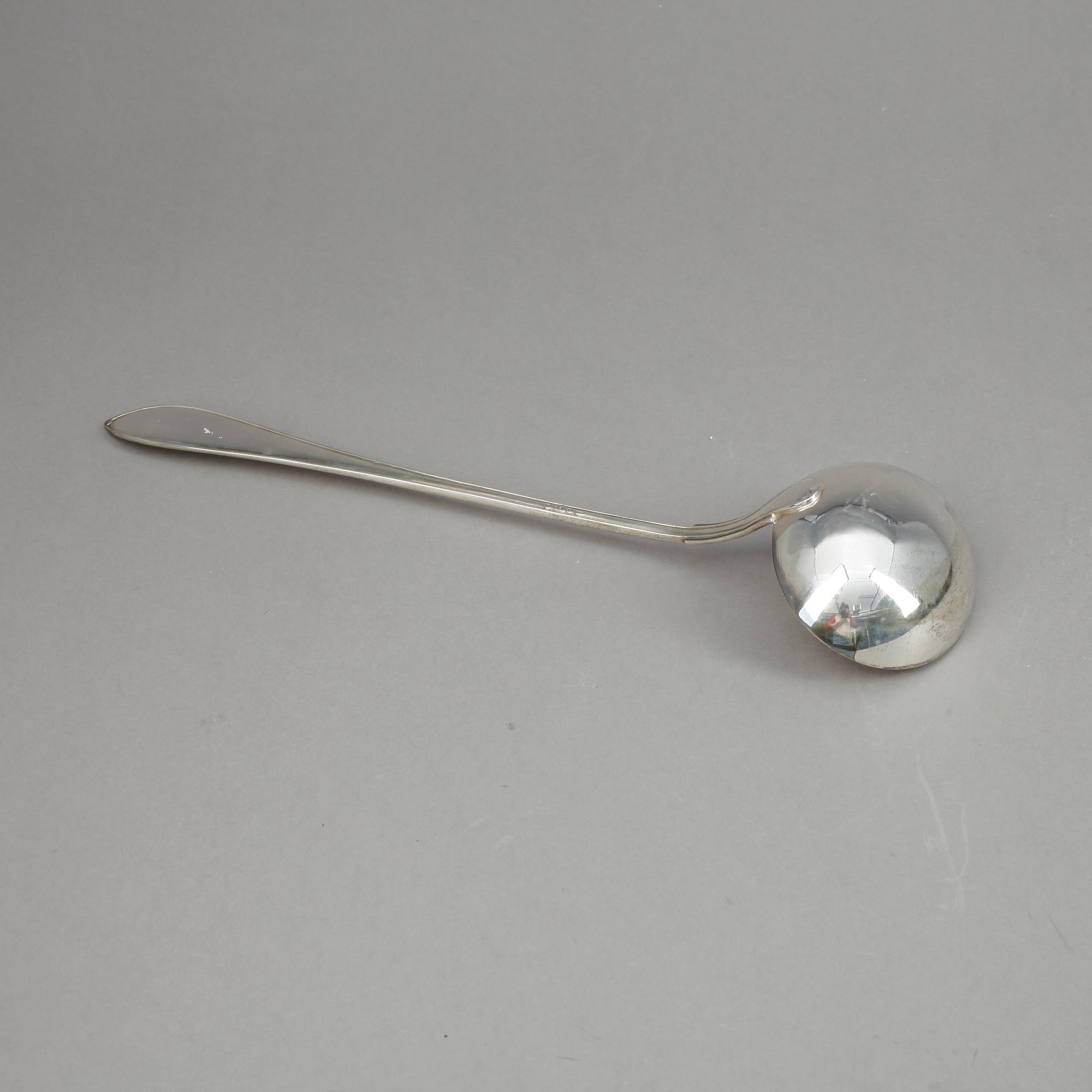 SOPPSLEV, silver, GAB, Stockholm, 1920. Vikt ca 162g.