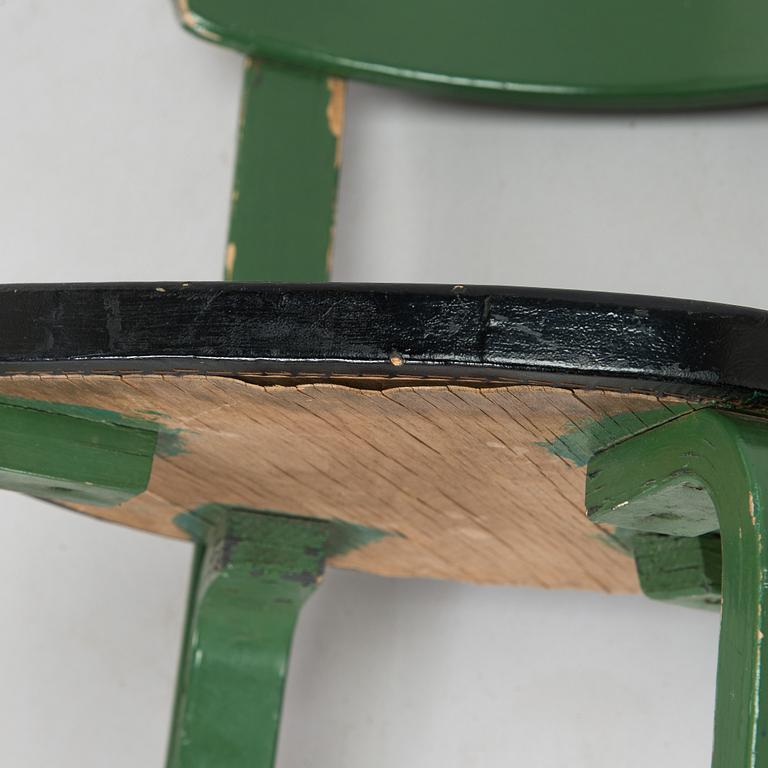 Alvar Aalto, Tuoleja, 4 kpl malli 69 ja jakkara malli 60, O.Y. Huonekalu- ja Rakennustyötehdas A.B. 1900-luvun puoliväli.