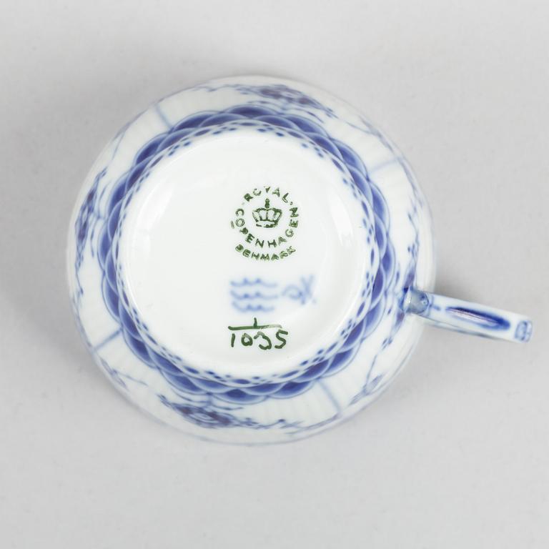 A dining service, procelain, 116 pcs, full lace "Musselmalet" from Royal Copenhagen.