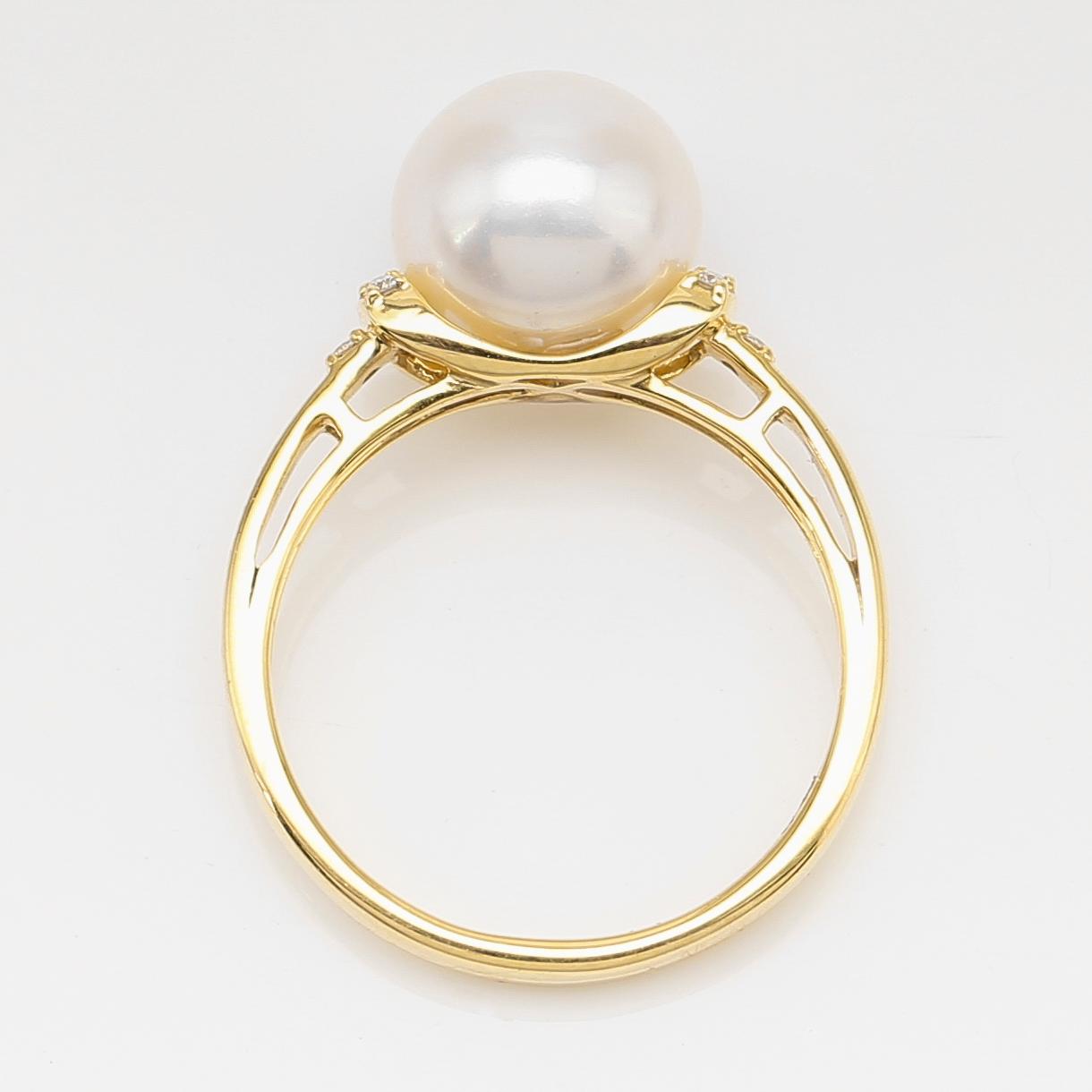 RING, 14K guld, diamanter och odlad pärla.