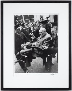 Terry O'Neill, "Sir Winston Churchill Leaves Hospital, London, 21 August 1962".