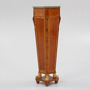 A Louis XVI-style pedestal, early 20th century.