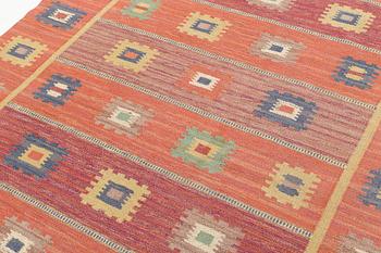 Märta Måås-Fjetterström, A carpet, "Röd grön äng", flat weave, ca 248 x 177,5 cm, signed AB MMF.