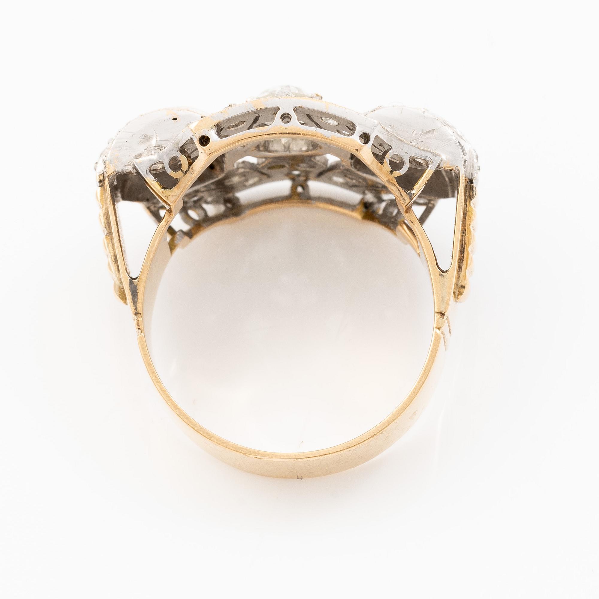 Ring 18K guld och platina med gammalslipad diamant och rosenslipade diamanter.